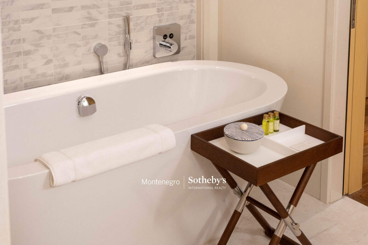 Baia 1bdr Poolside Apartment
