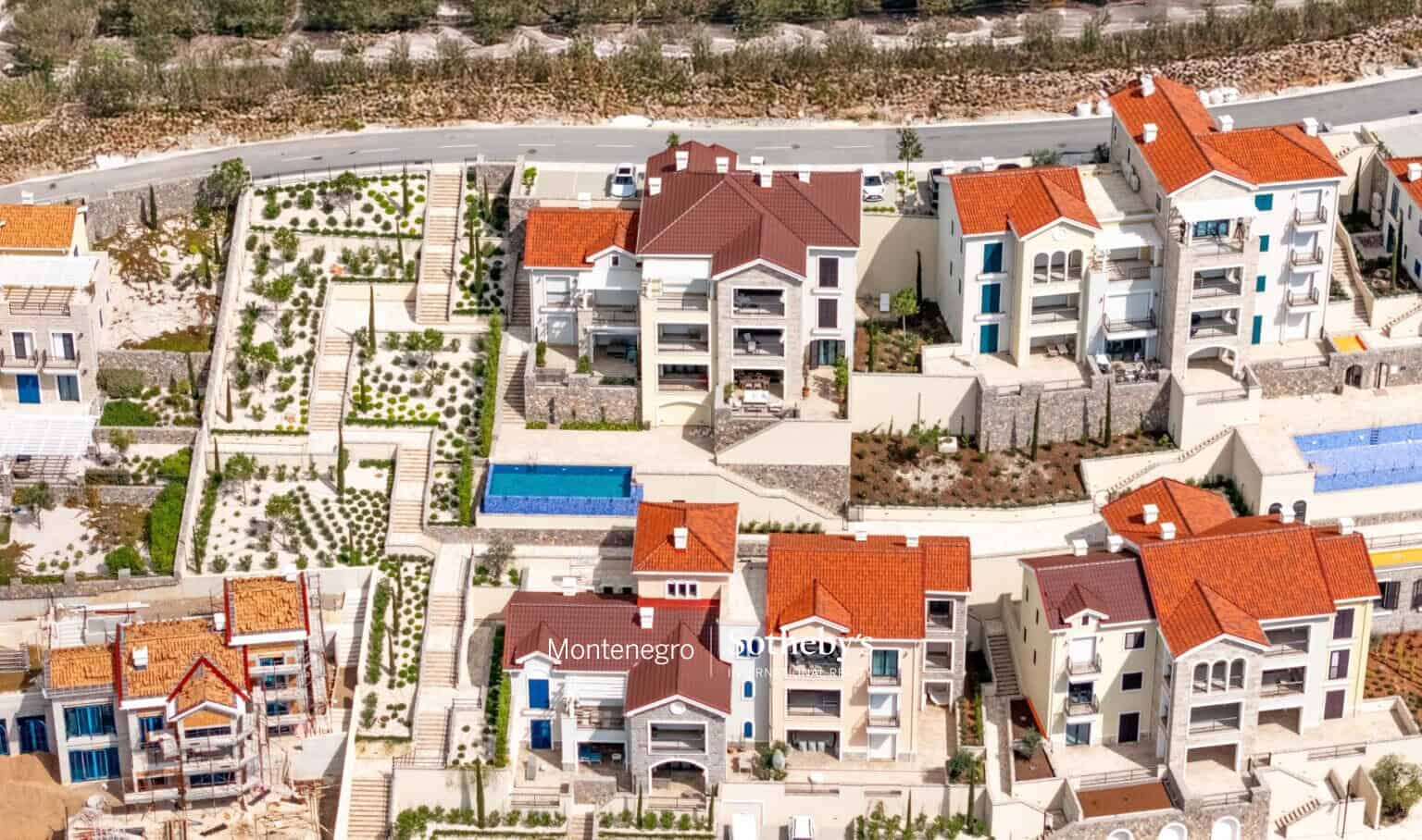 Designer 2bdr Apartment Lustica Bay
