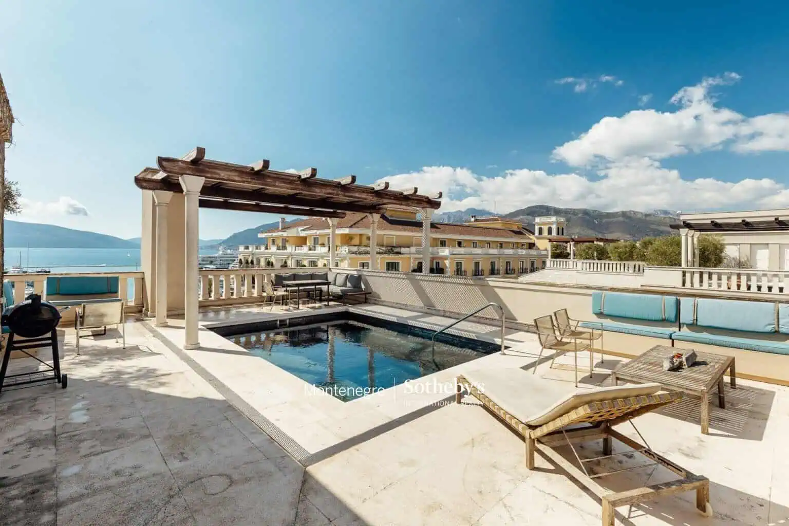 Waterfront Penthouse Tara, Porto Montenegro