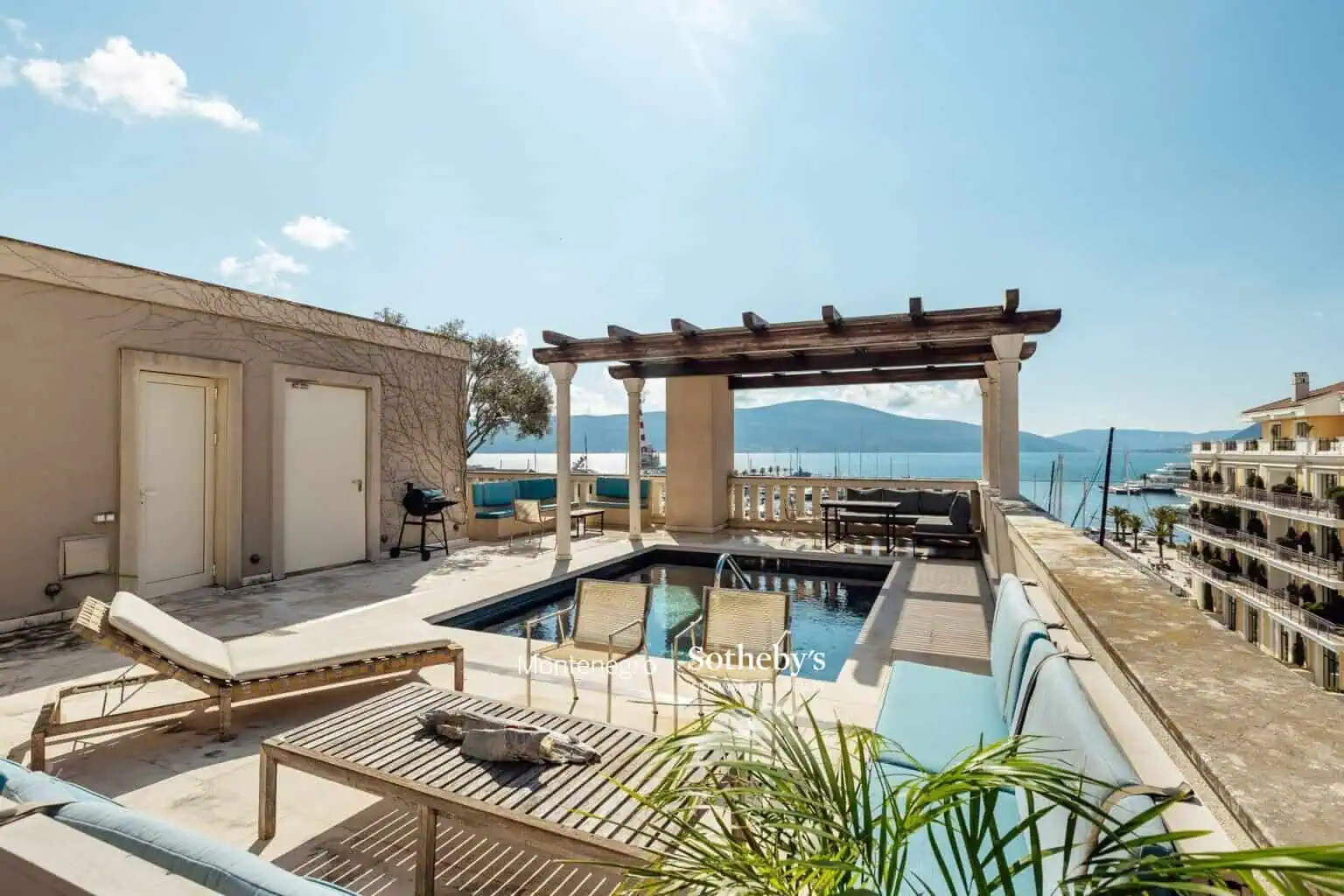 Waterfront Penthouse Tara, Porto Montenegro