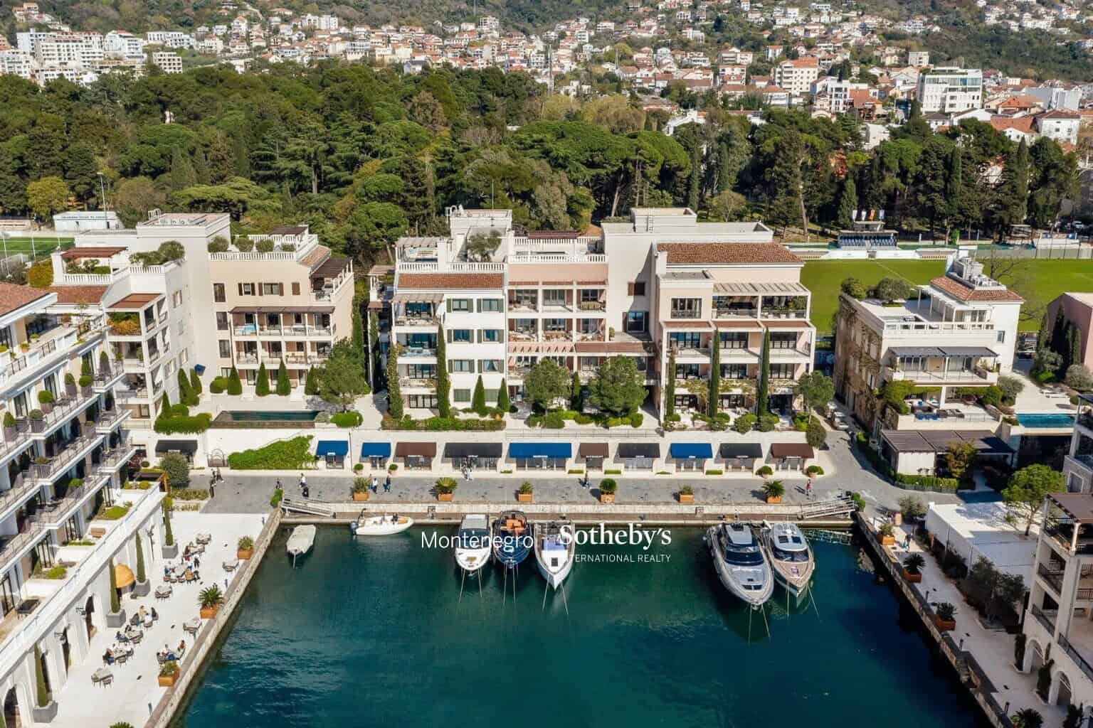Waterfront Penthouse Tara, Porto Montenegro