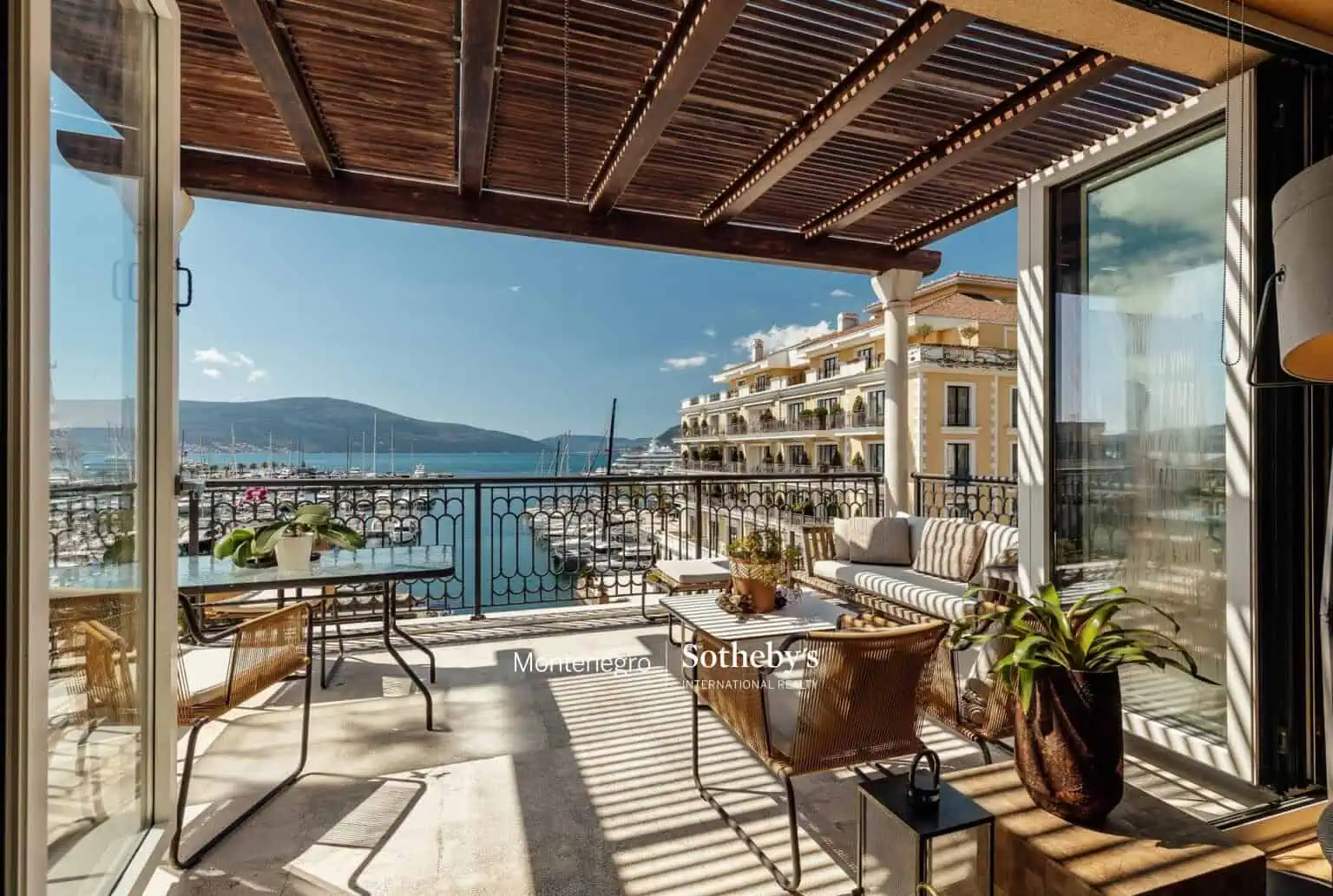 Waterfront Penthouse Tara, Porto Montenegro