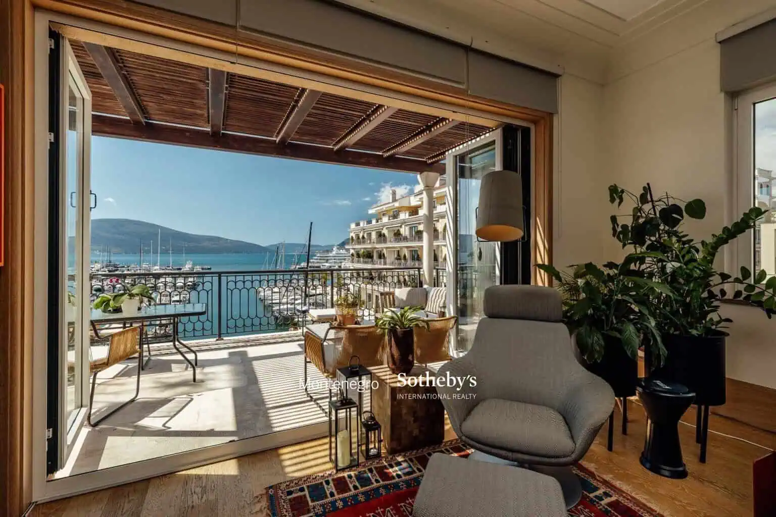 Waterfront Penthouse Tara, Porto Montenegro