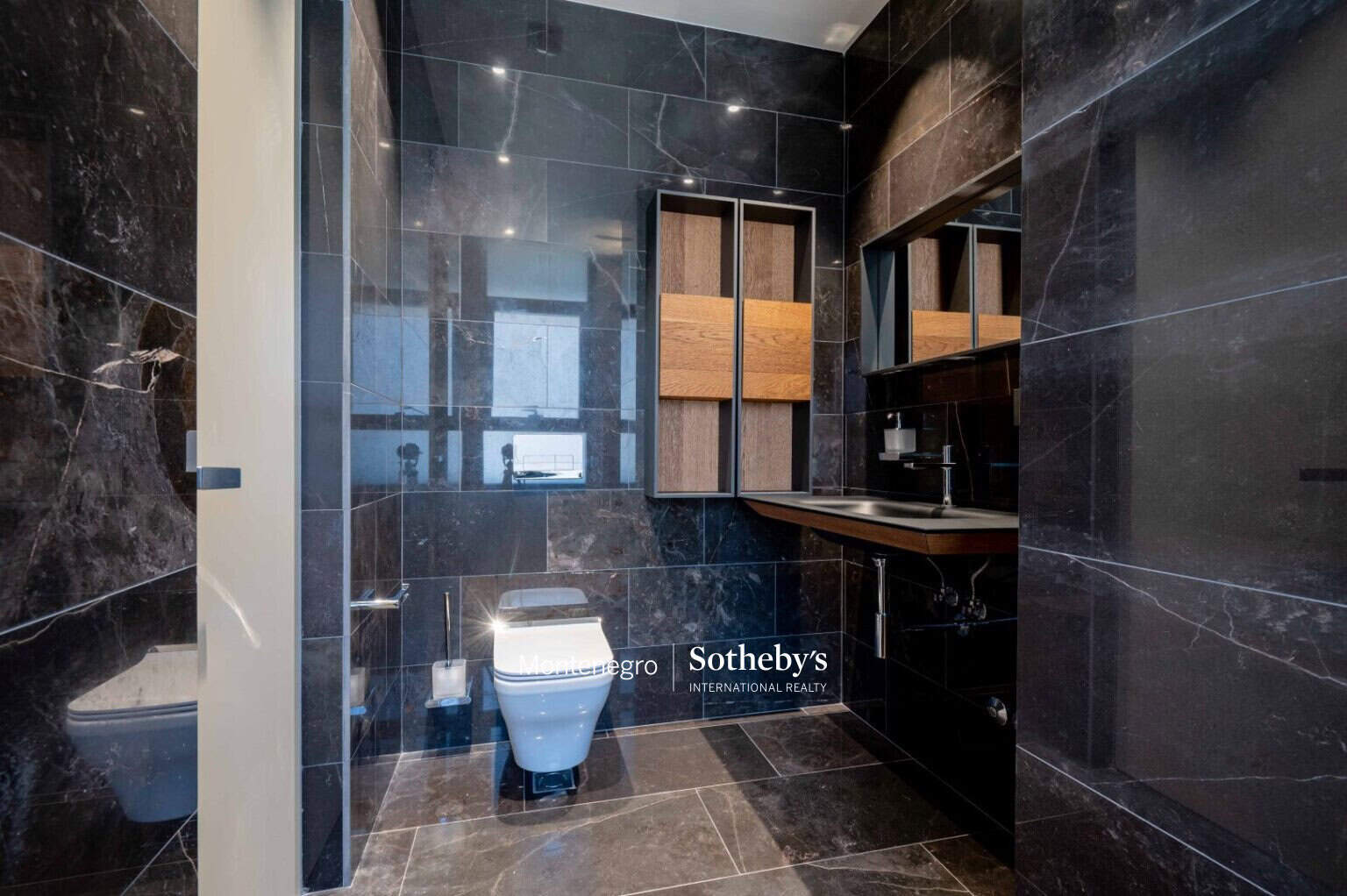 Royal Gardens designer 2bdr apartment