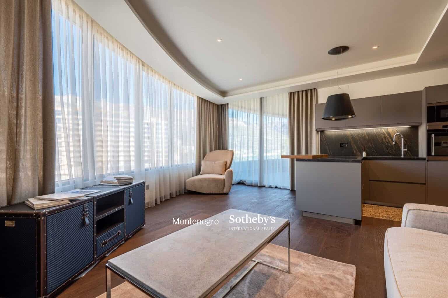Royal Gardens designer 2bdr apartment