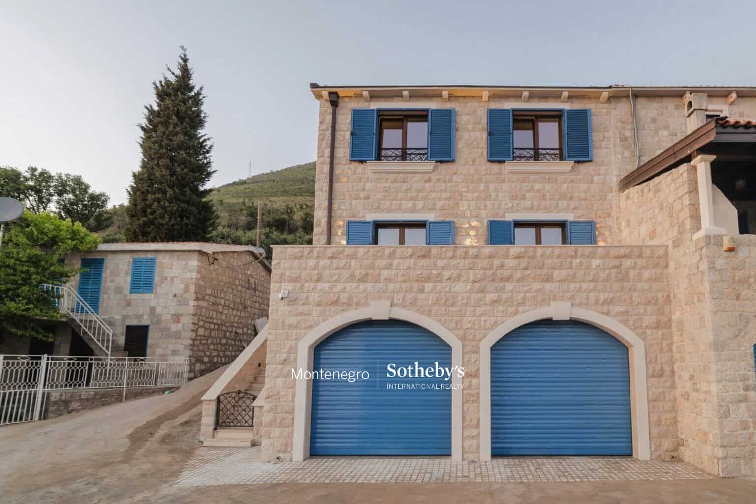 Renovated stone villa Reževići