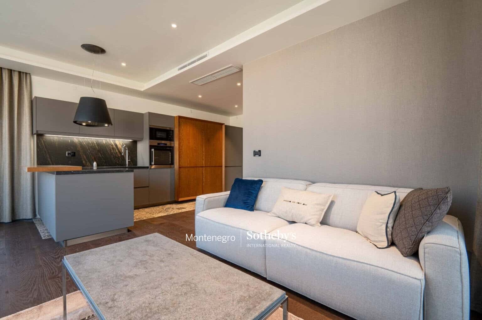 Royal Gardens designer 2bdr apartment