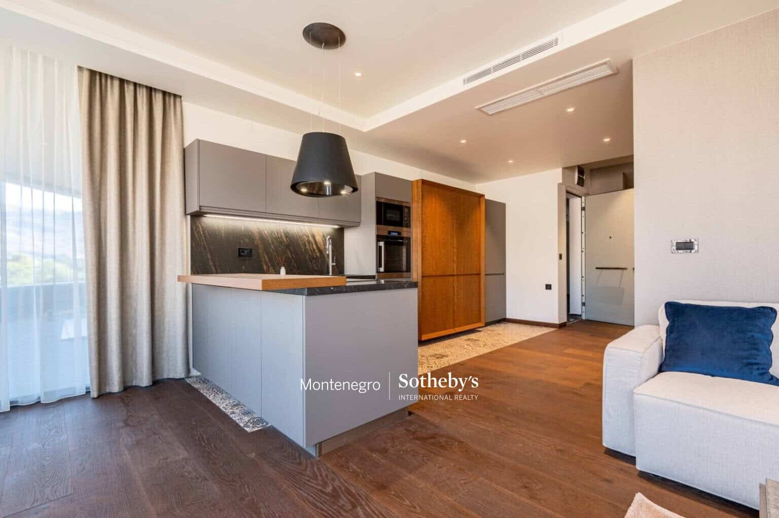 Royal Gardens designer 2bdr apartment