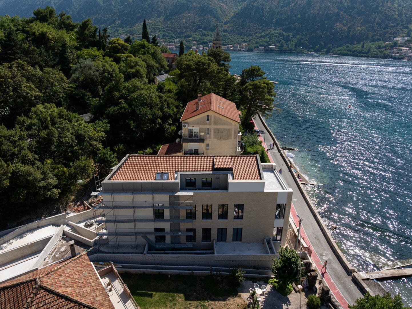 Modern apartments on the first line to the sea, Dobrota