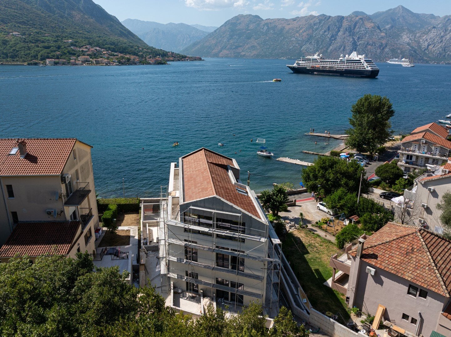 Modern apartments on the first line to the sea, Dobrota
