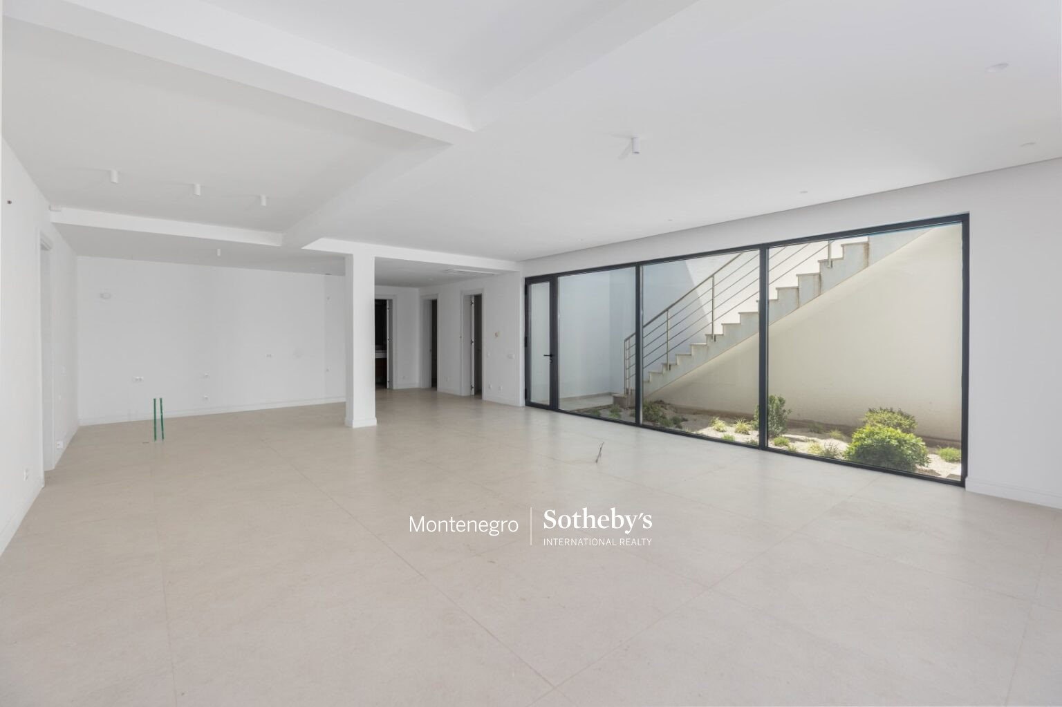 Contemporary 5bdr Villa Krasici