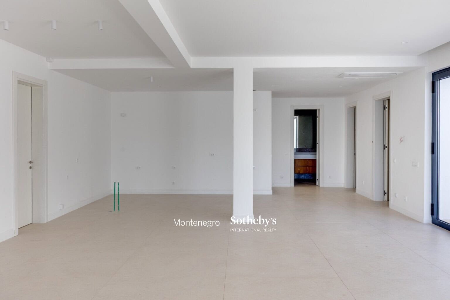 Contemporary 5bdr Villa Krasici