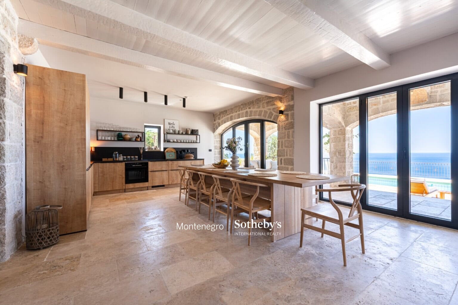 Designer Stone Villa Drobni Pijesak