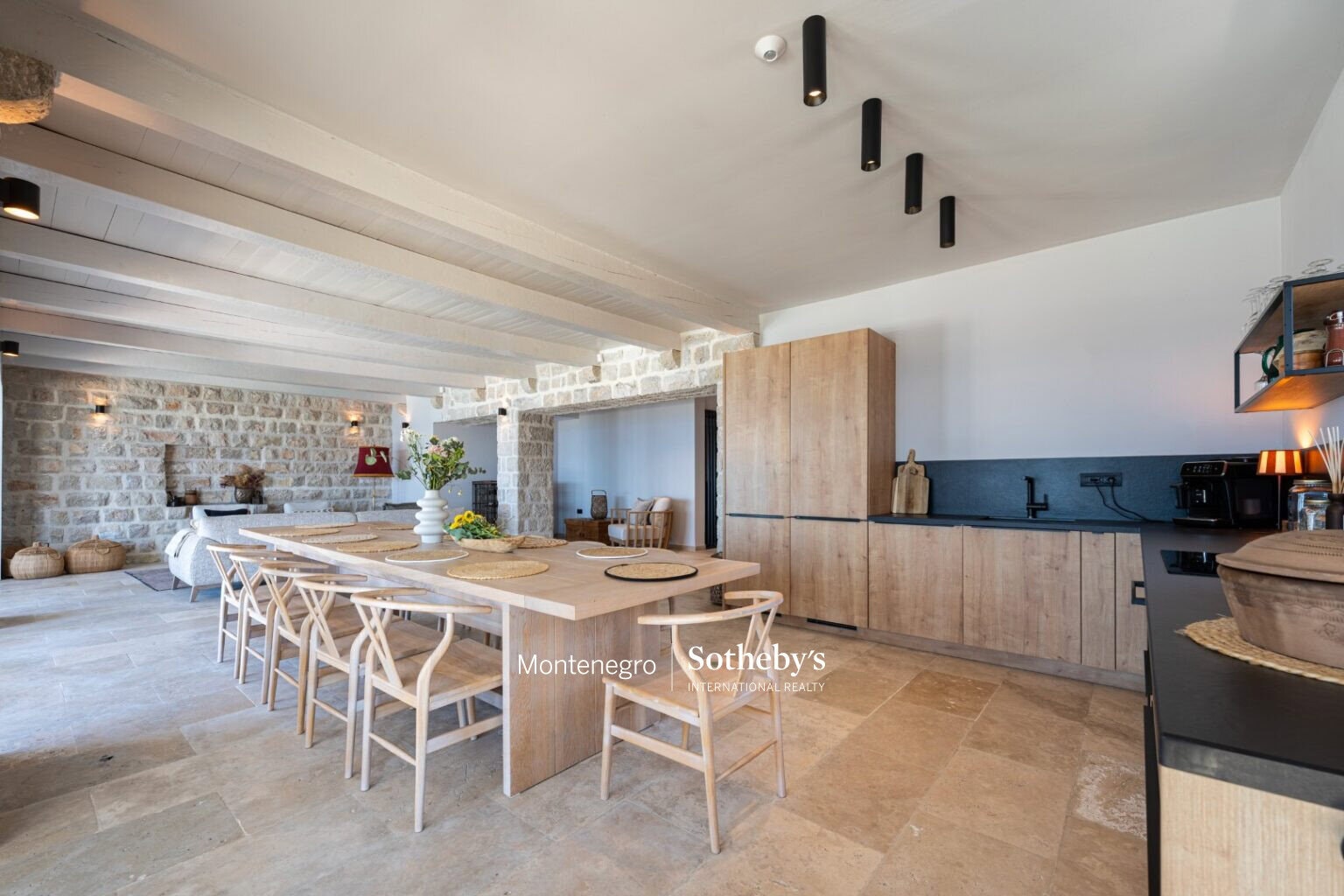 Designer Stone Villa Drobni Pijesak
