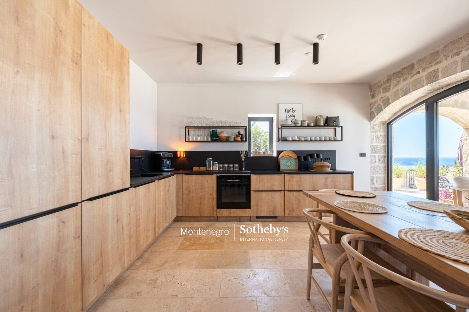 Designer Stone Villa Drobni Pijesak