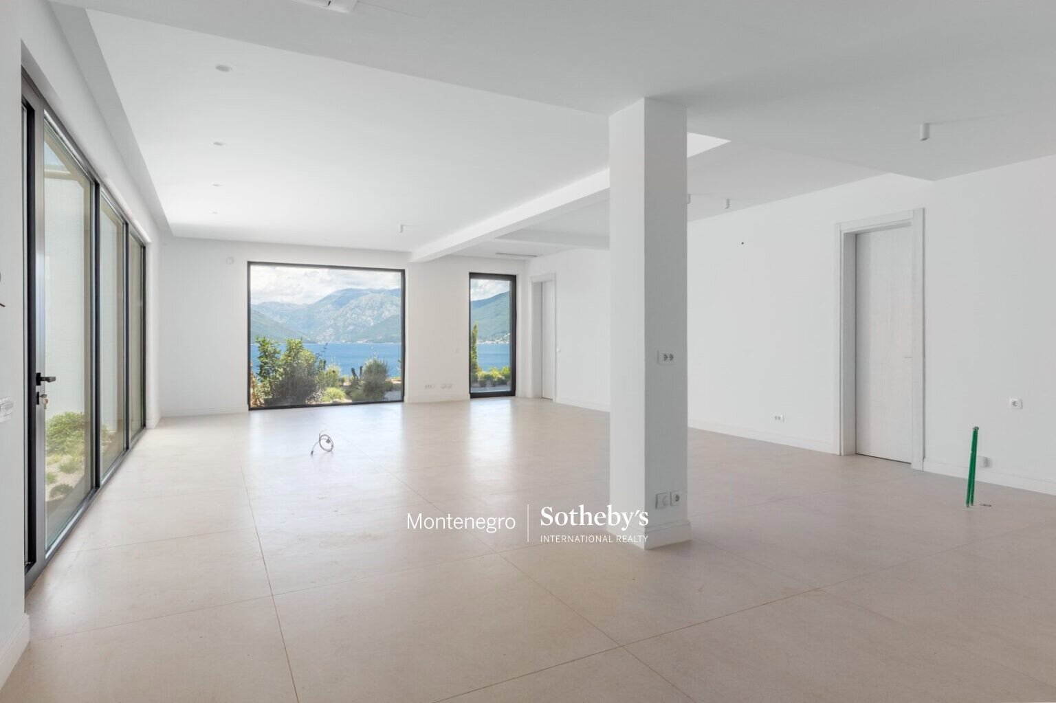 Contemporary 5bdr Villa Krasici