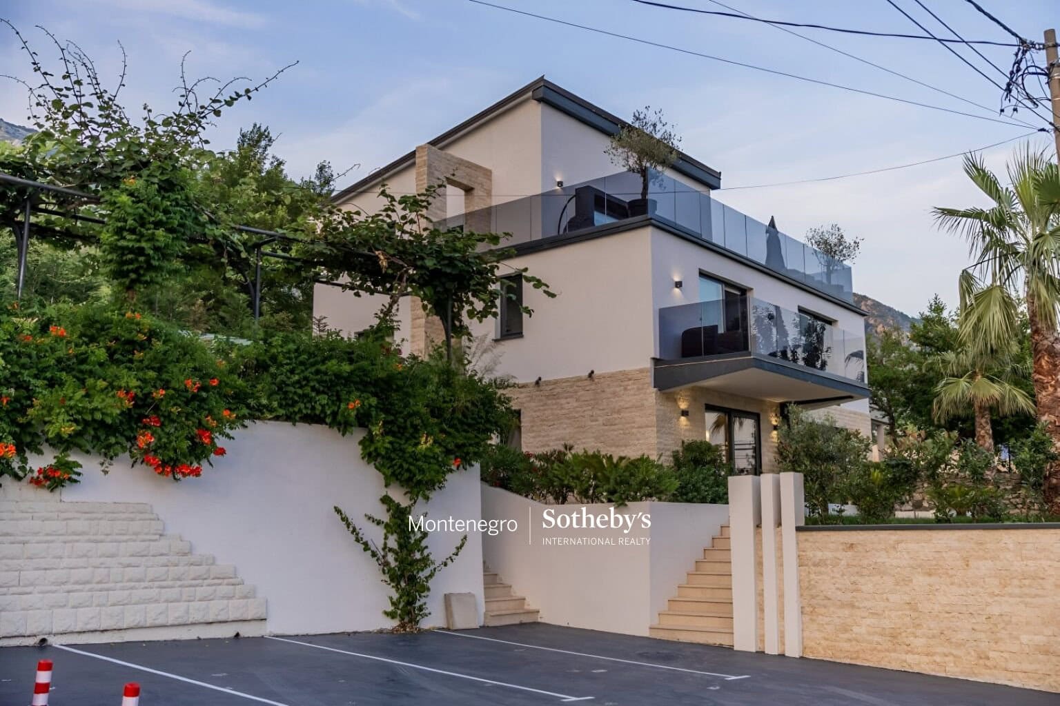 Contemporary 8-bdr villa Markovici