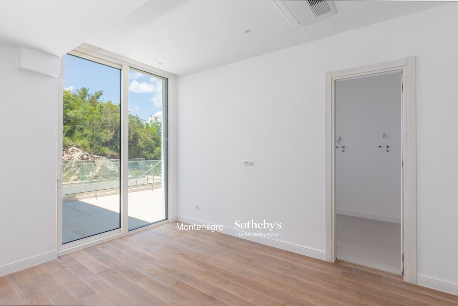 Contemporary 5bdr Villa Krasici