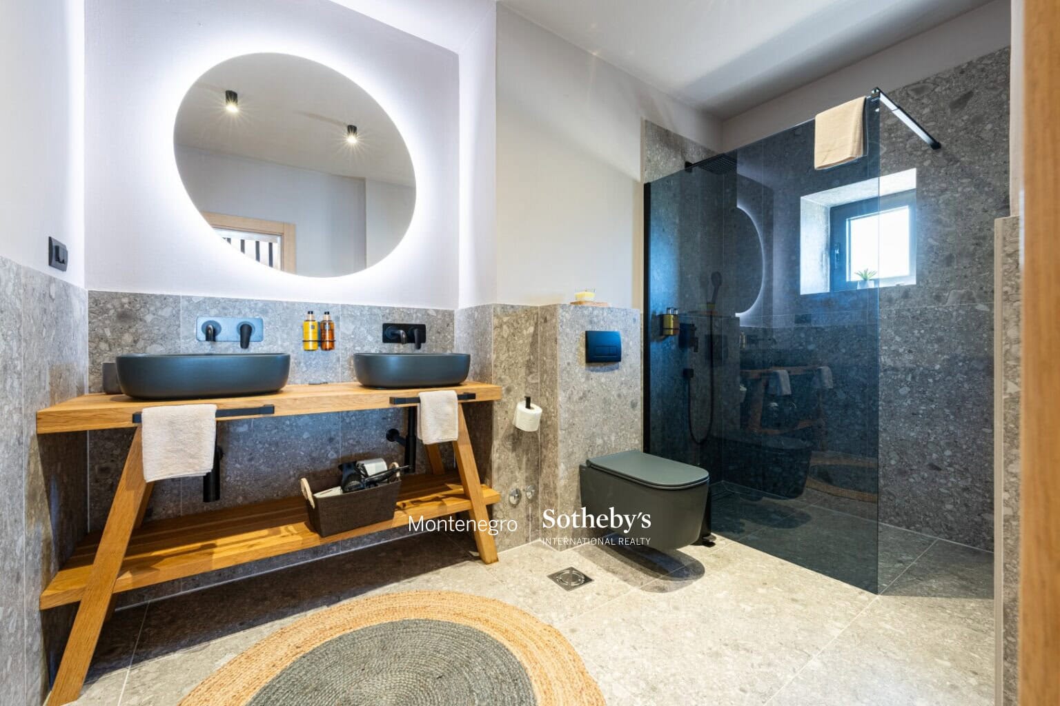 Designer Stone Villa Drobni Pijesak
