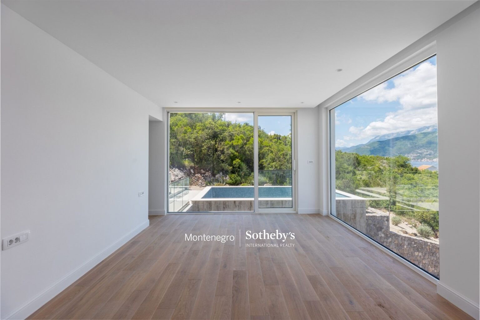 Contemporary 5bdr Villa Krasici