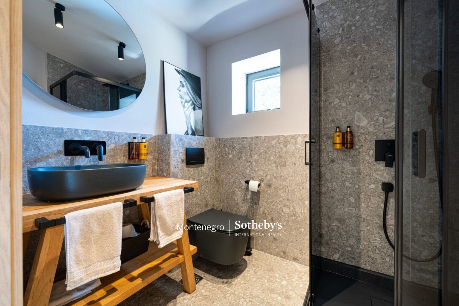 Designer Stone Villa Drobni Pijesak