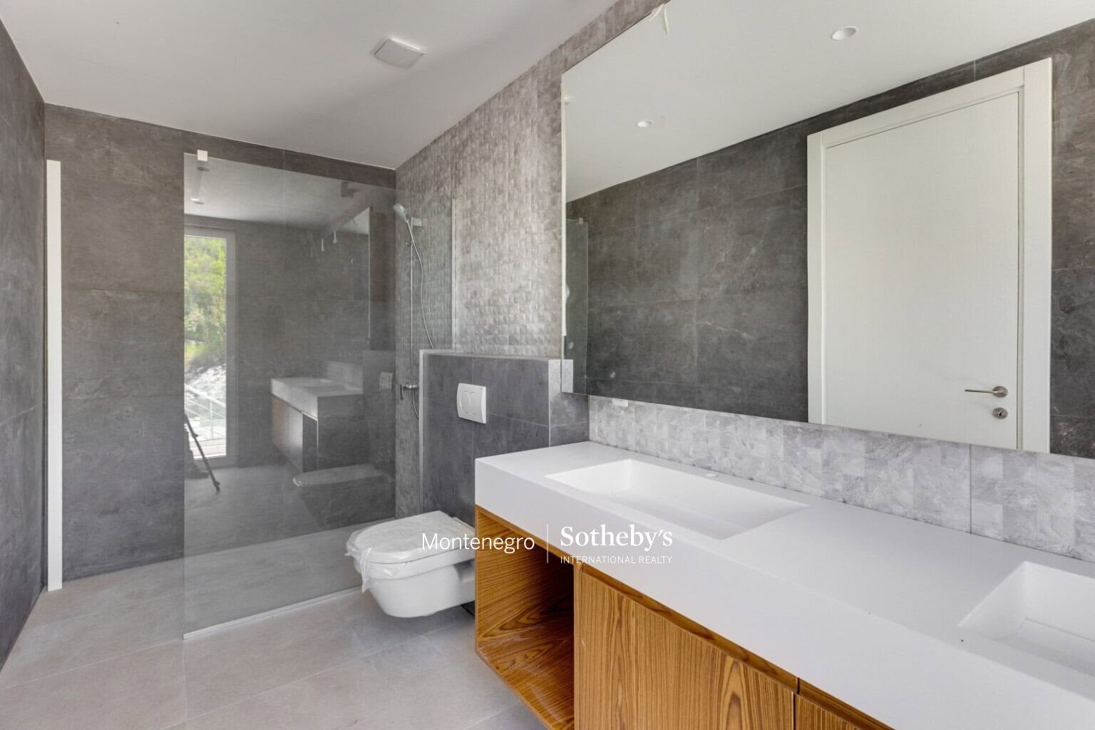 Contemporary 5bdr Villa Krasici
