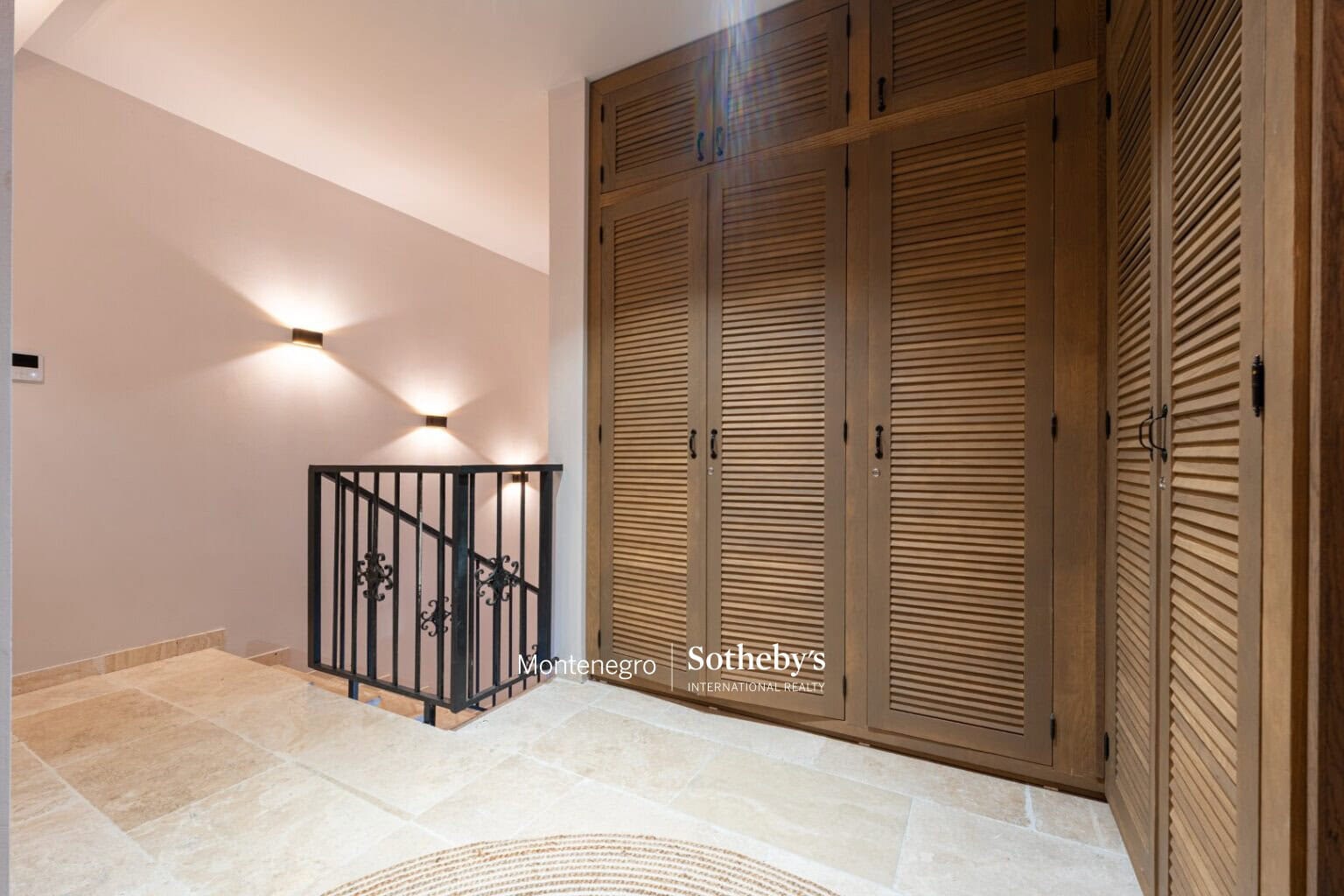 Designer Stone Villa Drobni Pijesak
