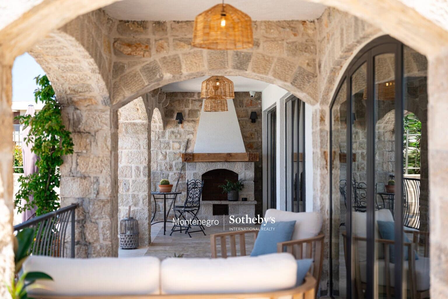 Designer Stone Villa Drobni Pijesak