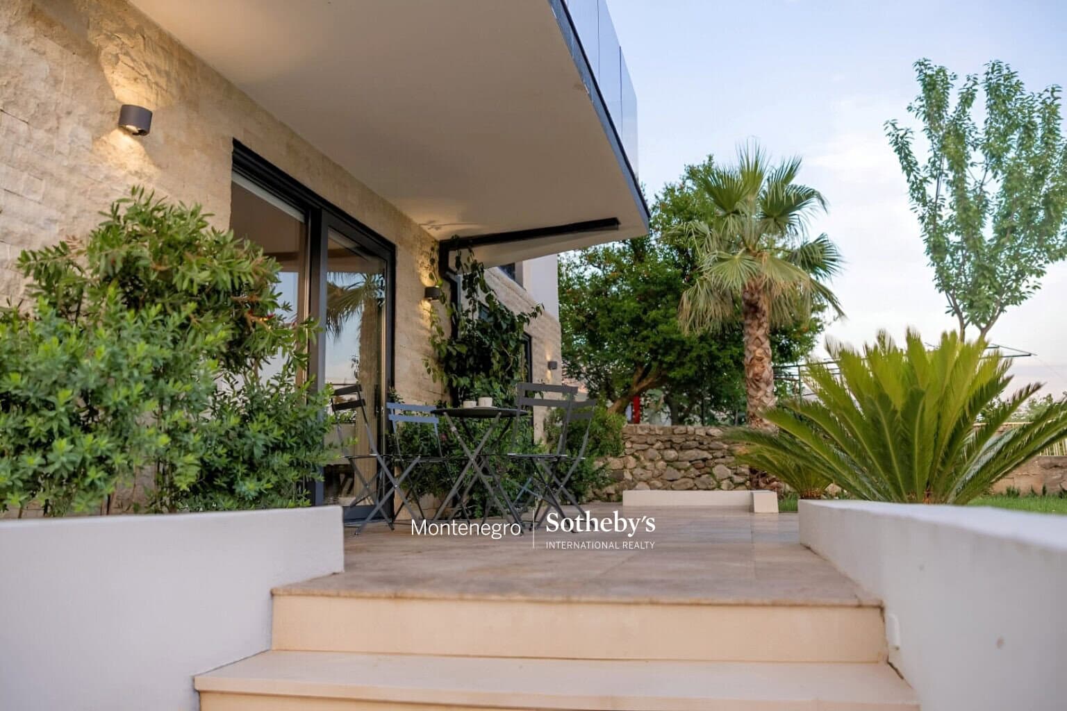 Contemporary 8-bdr villa Markovici