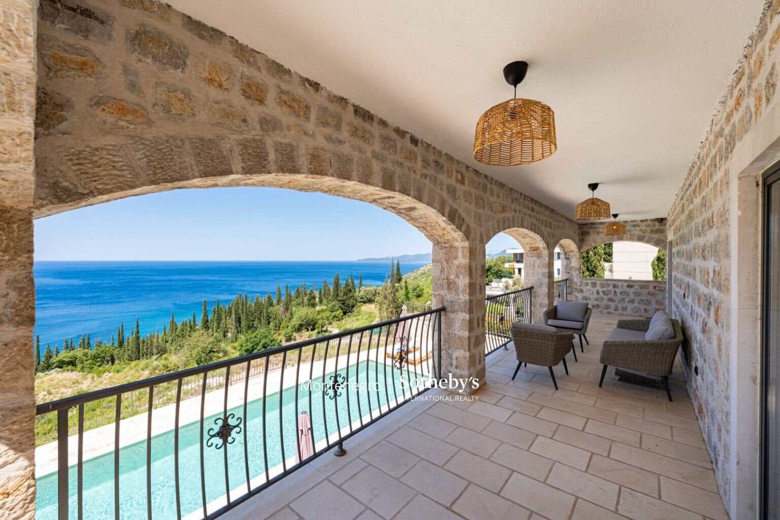 Designer Stone Villa Drobni Pijesak