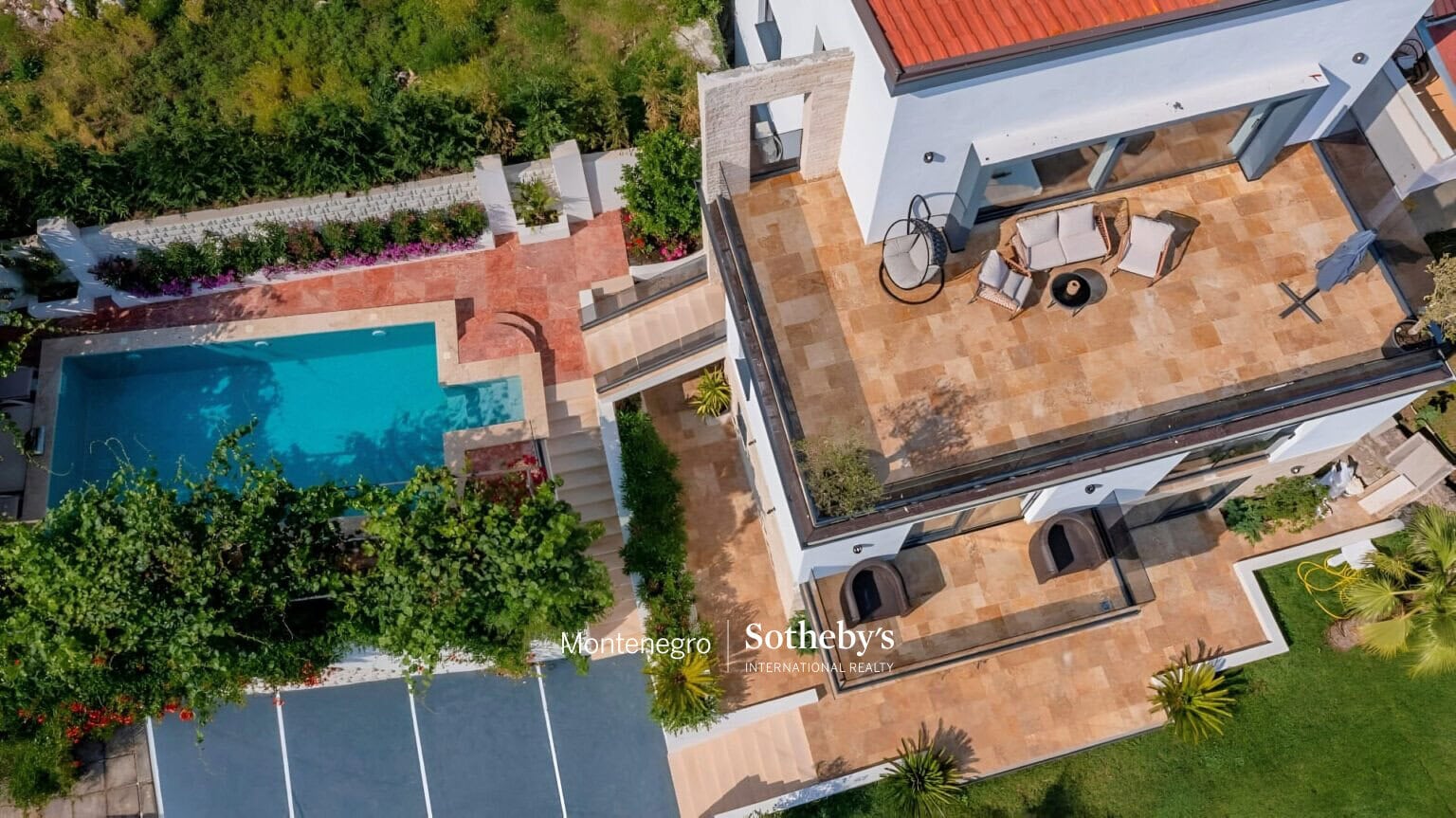 Contemporary 8-bdr villa Markovici