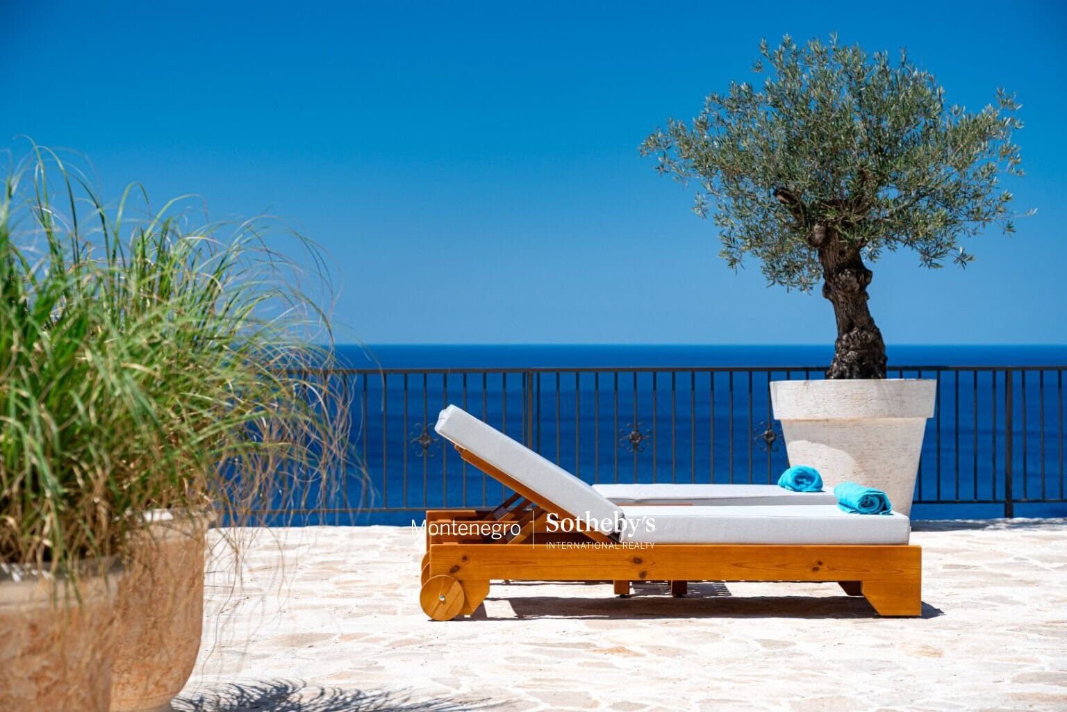 Designer Stone Villa Drobni Pijesak