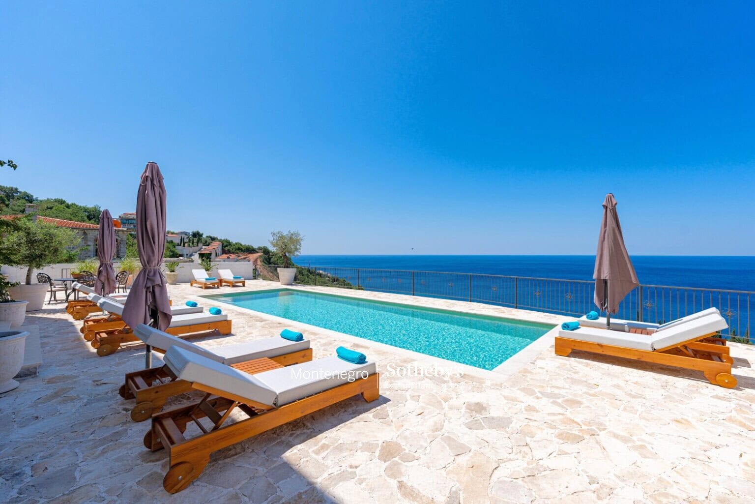 Designer Stone Villa Drobni Pijesak