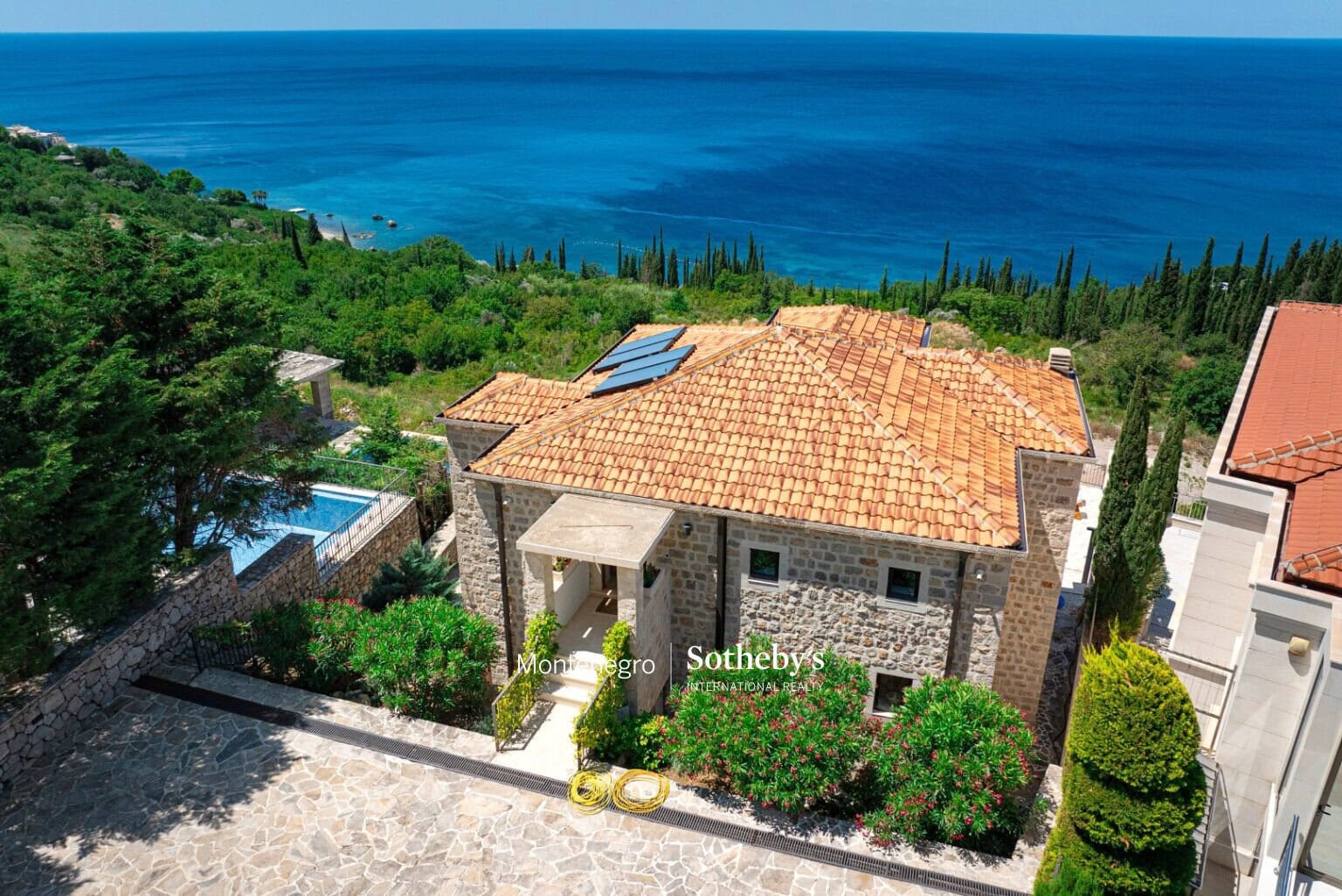 Designer Stone Villa Drobni Pijesak