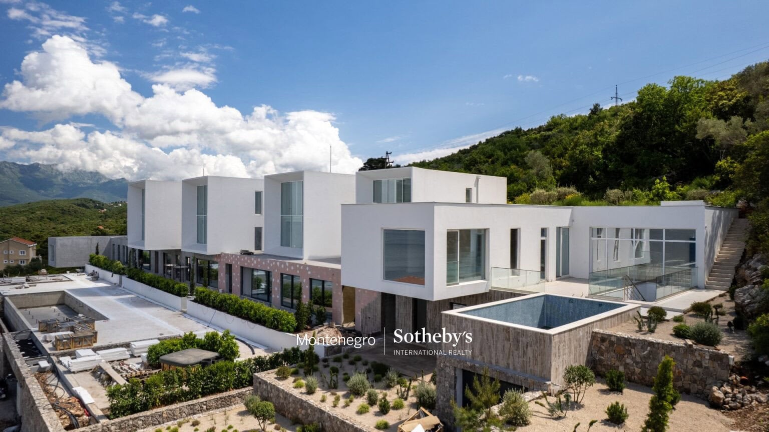 Contemporary 5bdr Villa Krasici