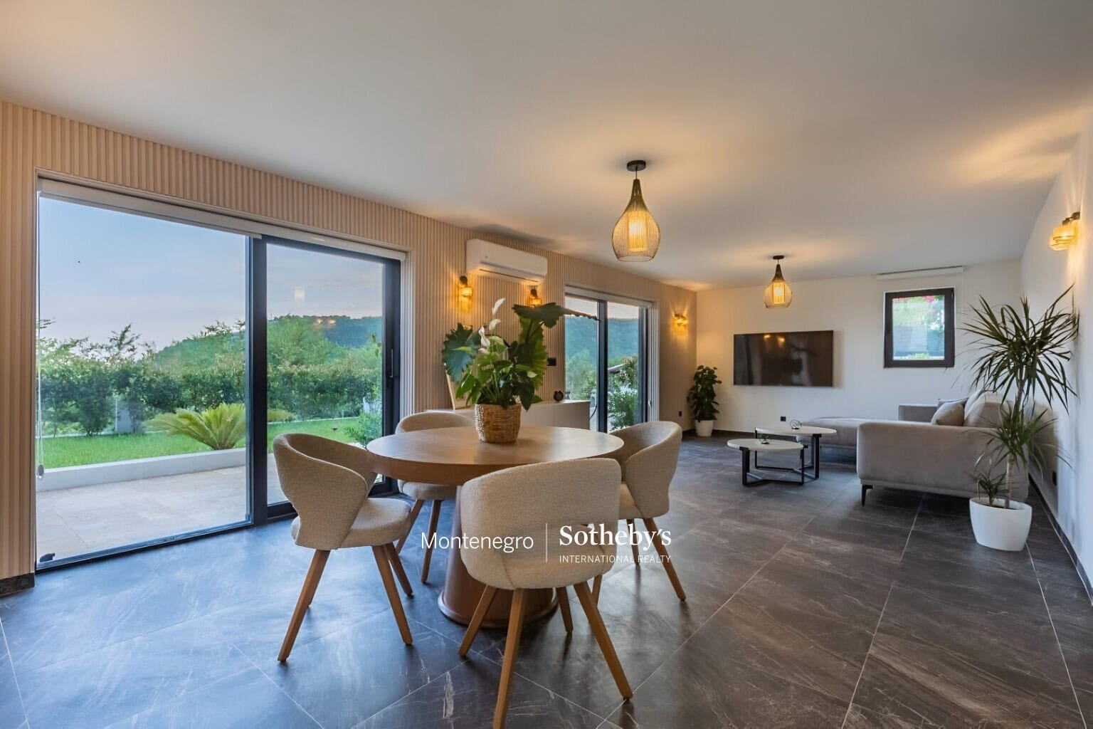 Contemporary 8-bdr villa Markovici