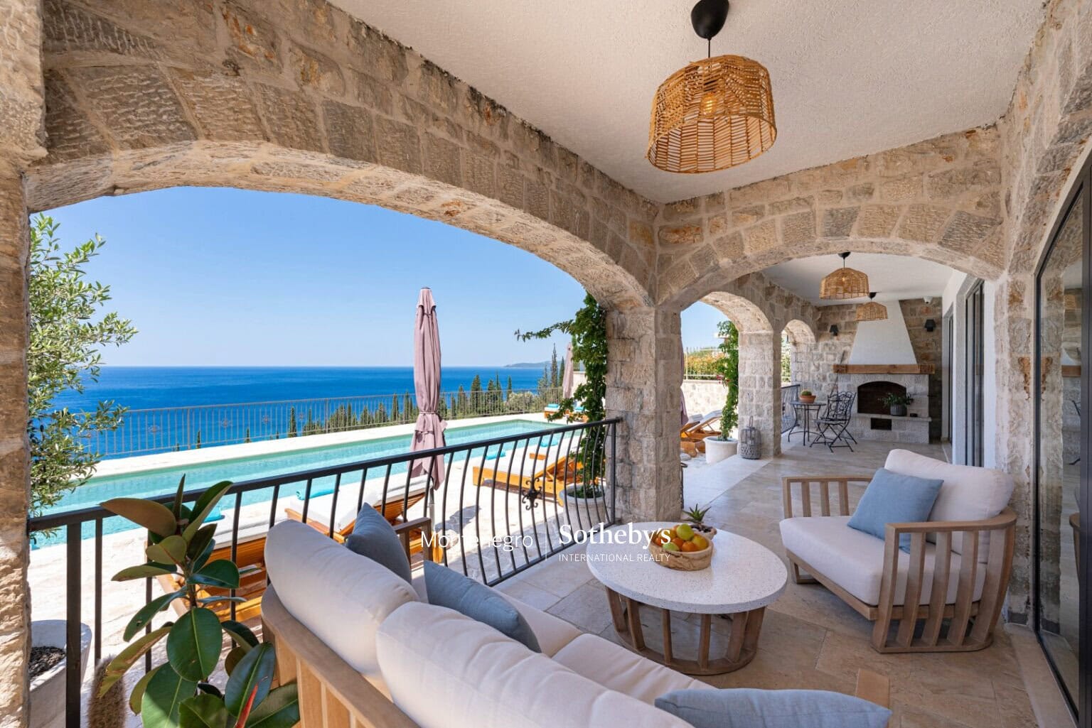 Designer Stone Villa Drobni Pijesak