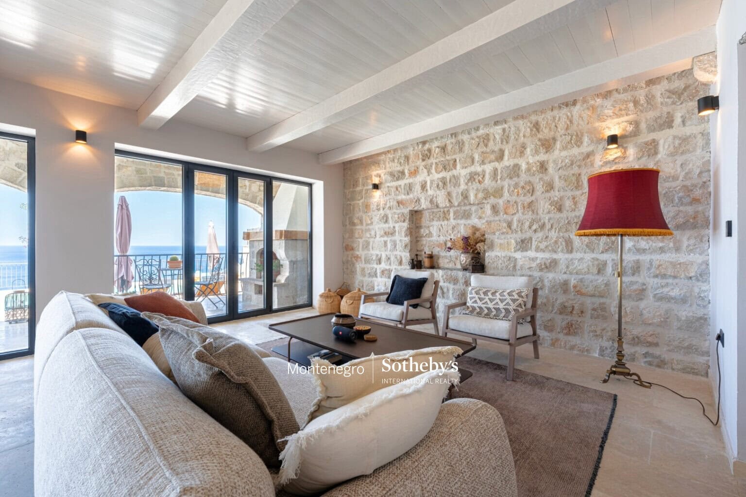 Designer Stone Villa Drobni Pijesak
