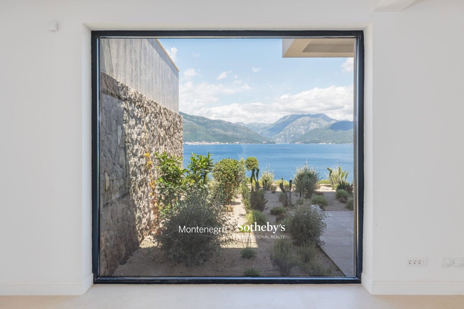 Contemporary 5bdr Villa Krasici