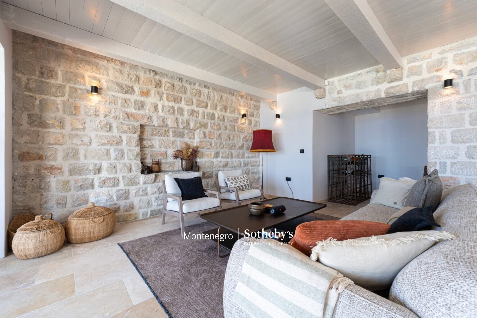 Designer Stone Villa Drobni Pijesak