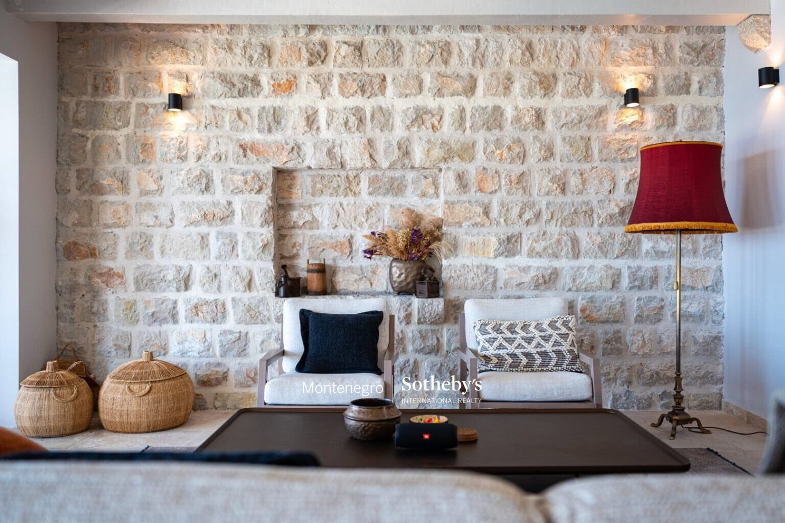 Designer Stone Villa Drobni Pijesak