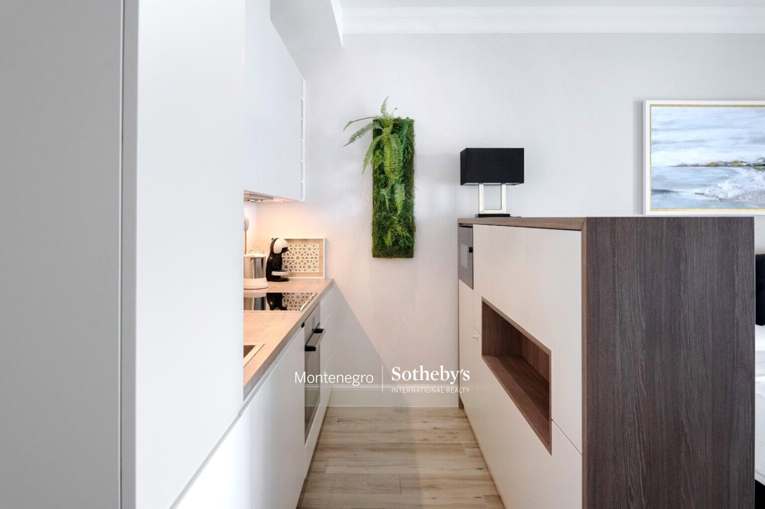 Waterfront Studio Apartment with a direct Sea-view