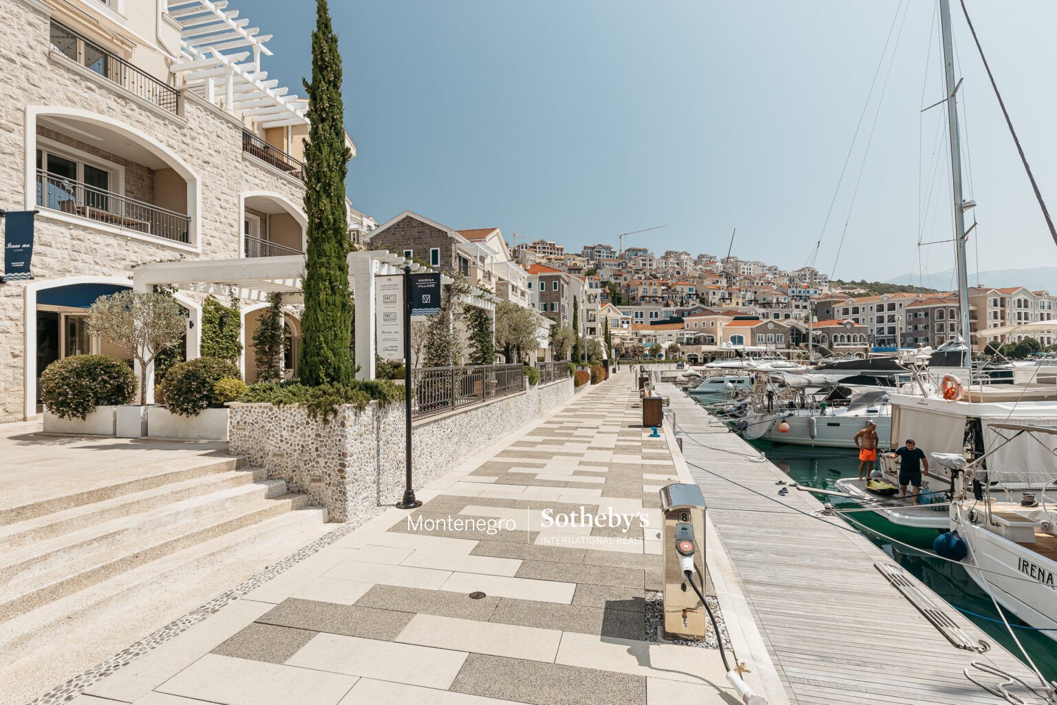 Waterfront Studio Apartment with a direct Sea-view