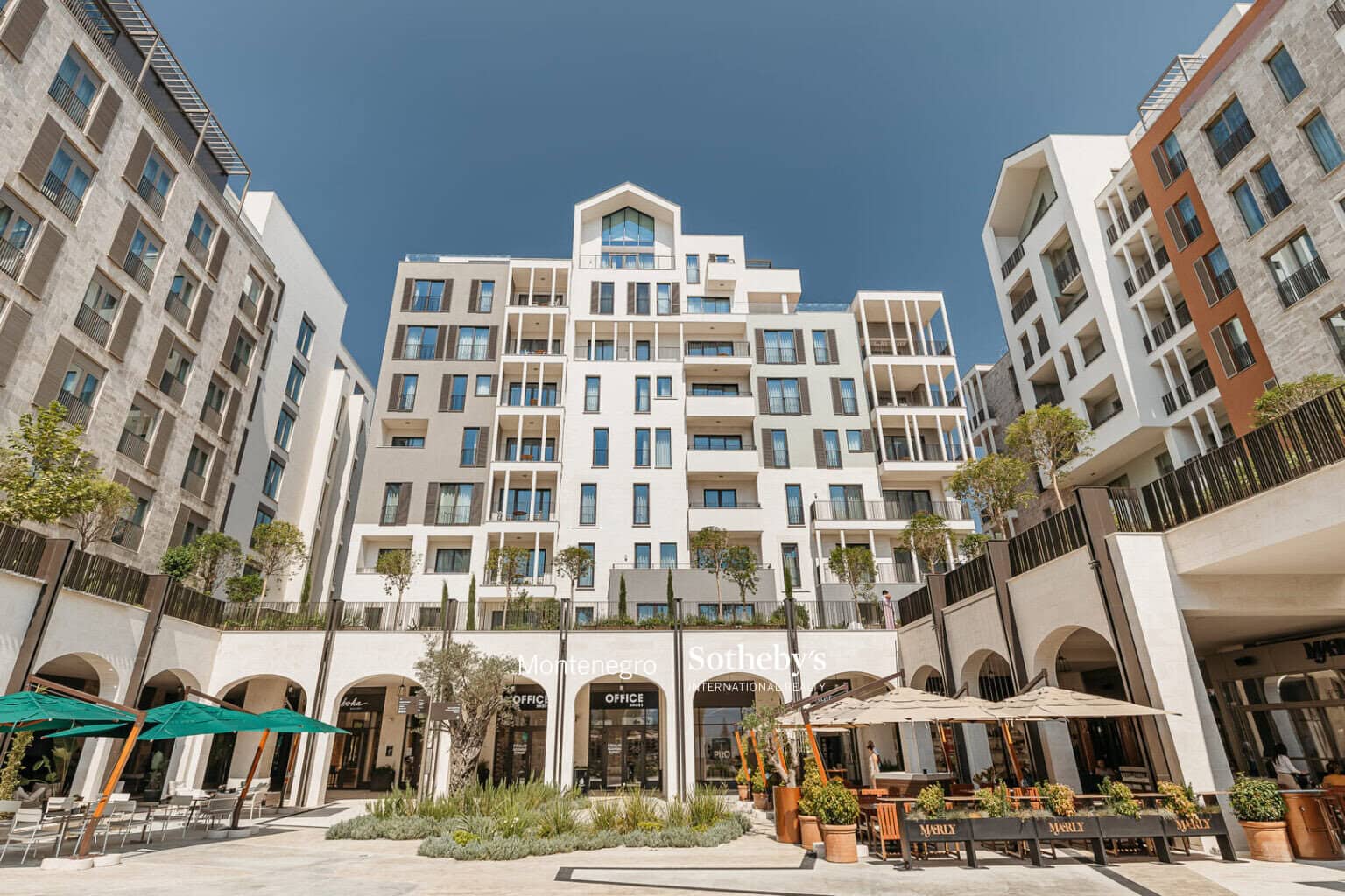 Modern Studio Apartment in Boka Place
