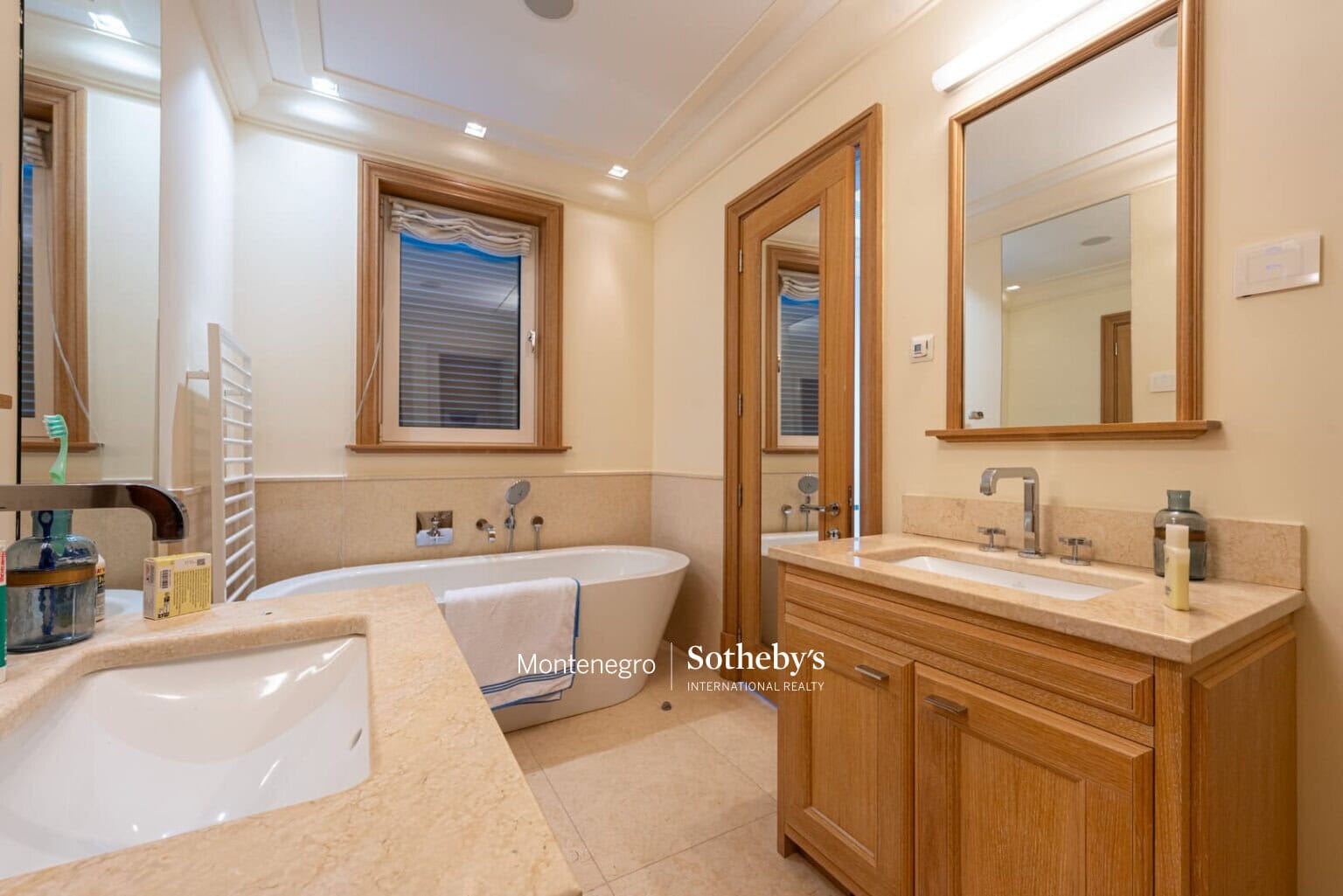Exclusive 2bdr Corner Apartment in Ksenija building