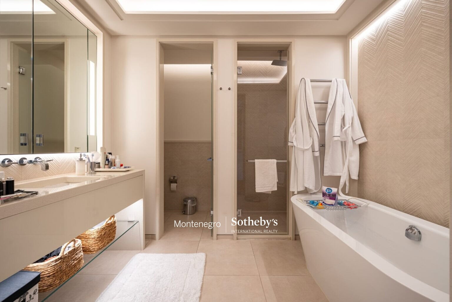 Designer 2bdr Apartment Elena