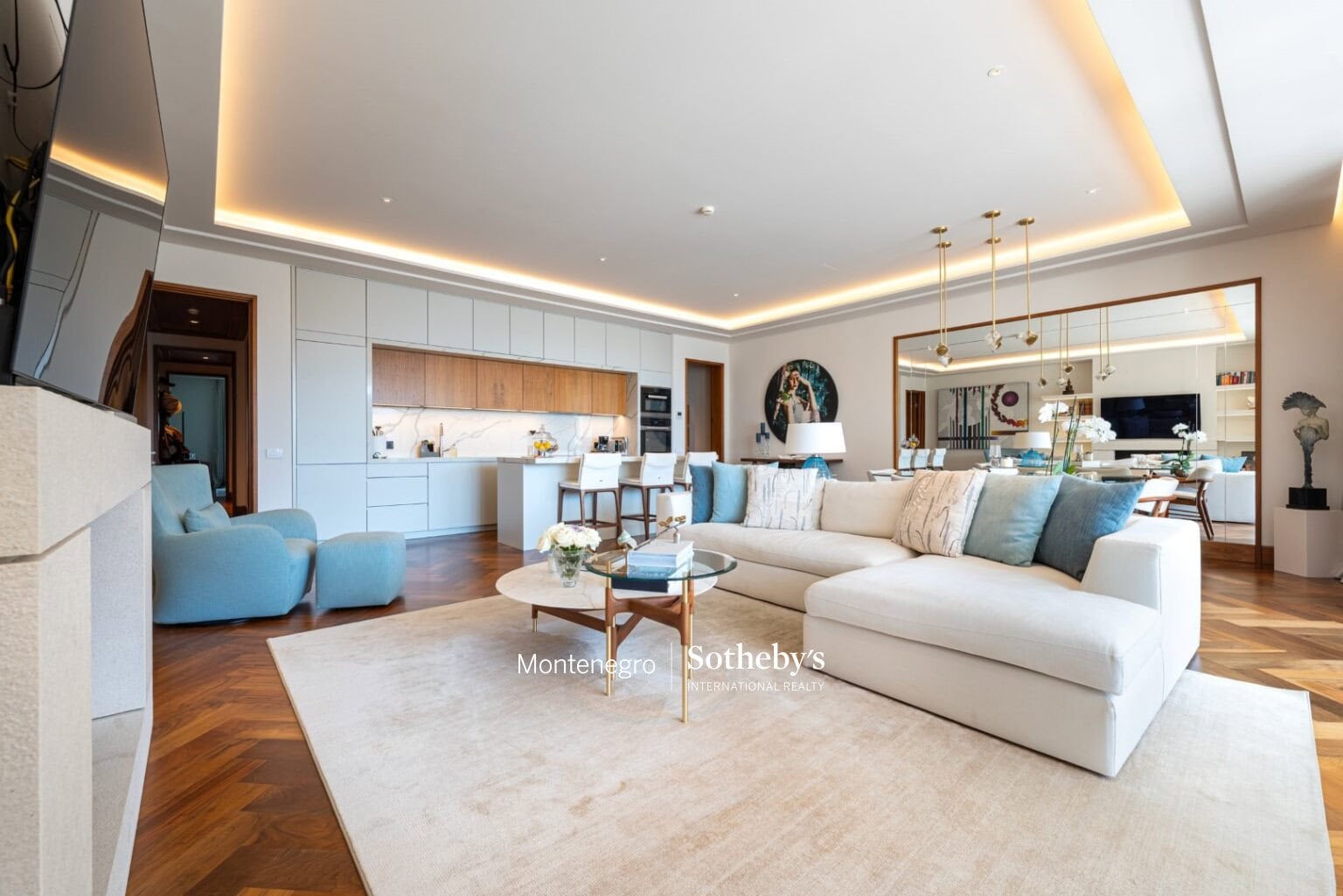 Designer 2bdr Apartment Elena