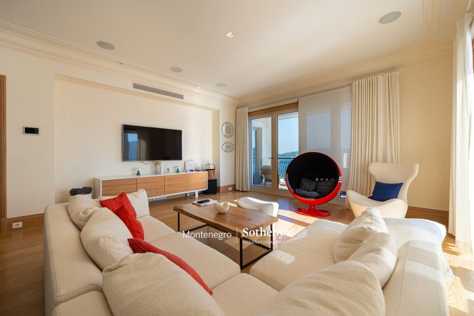 Exclusive 2bdr Corner Apartment in Ksenija building