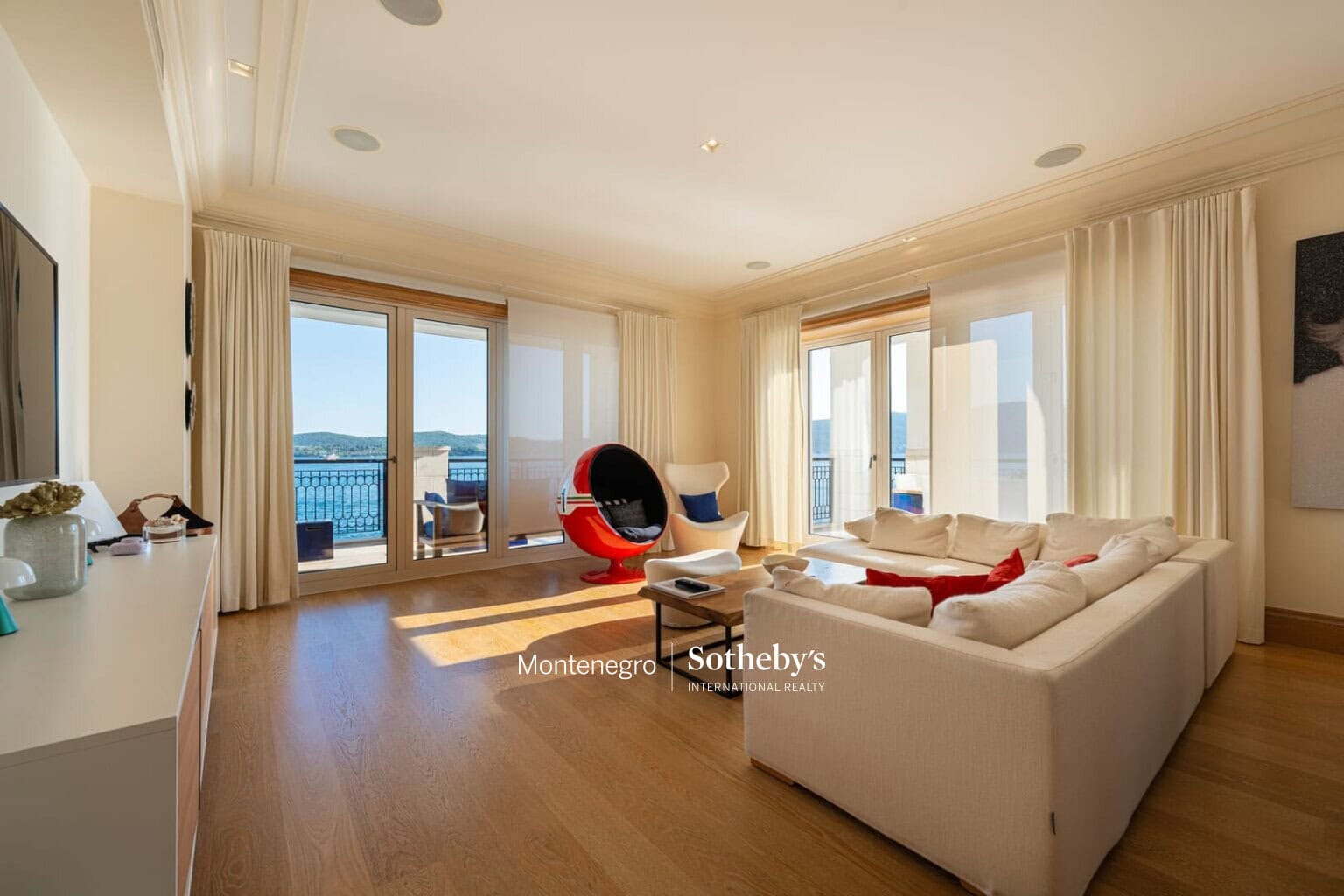 Exclusive 2bdr Corner Apartment in Ksenija building