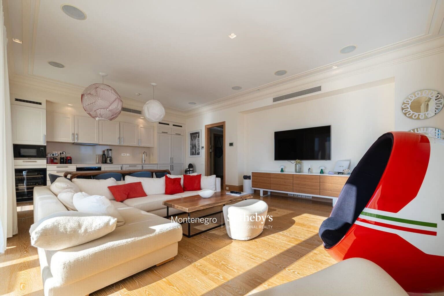Exclusive 2bdr Corner Apartment in Ksenija building